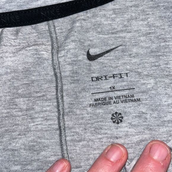 Women’s plus Nike grey one luxe twist short sleeved crop top dri-fit activewear - Picture 5 of 6